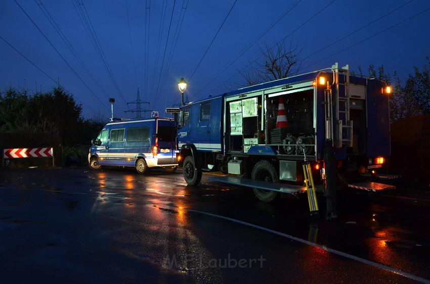 Schwerer VU Bus Zug Düsseldorf P579.JPG